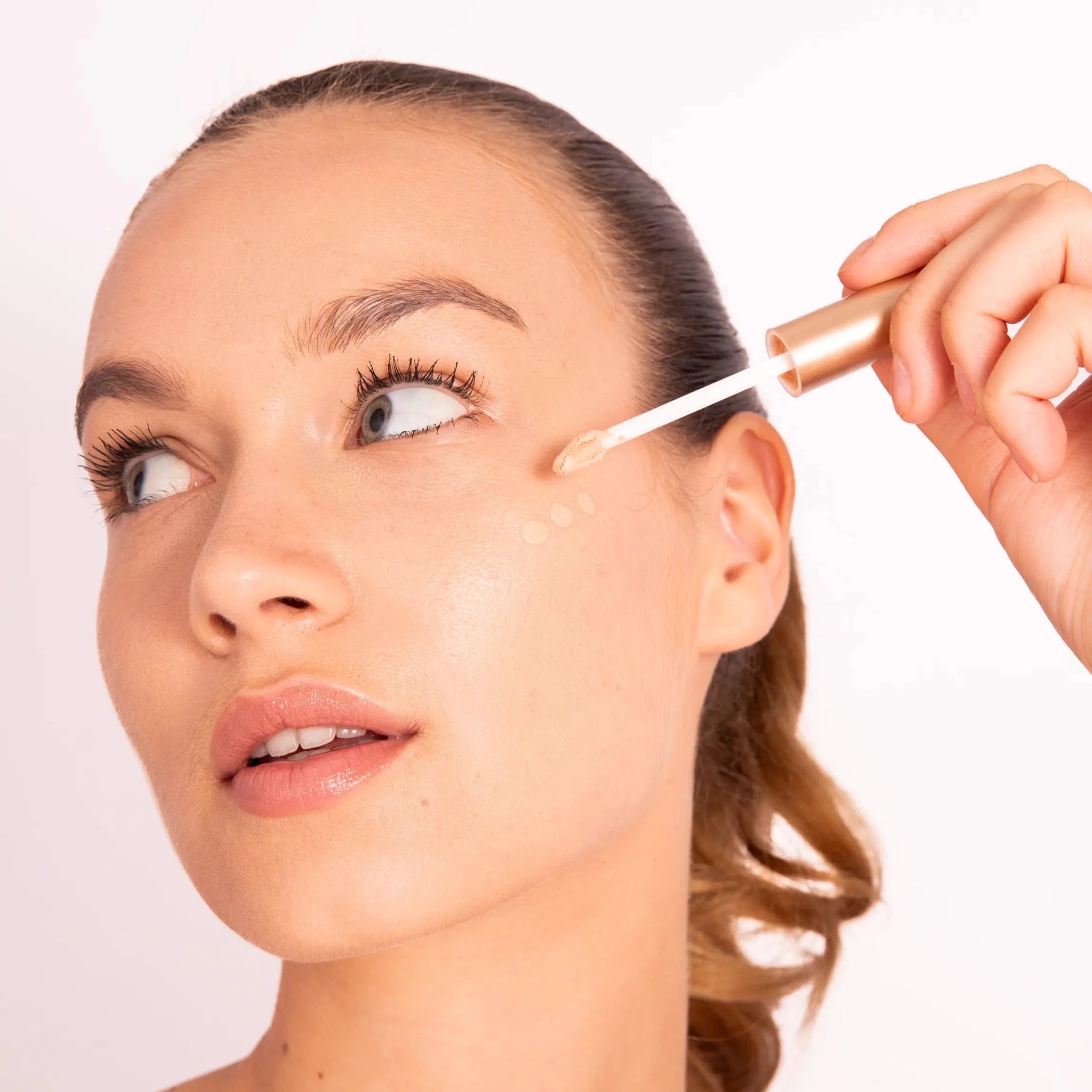 charlotte-bio-correcteur-anti-cernes-bio-liquide-3-en-1 image 2