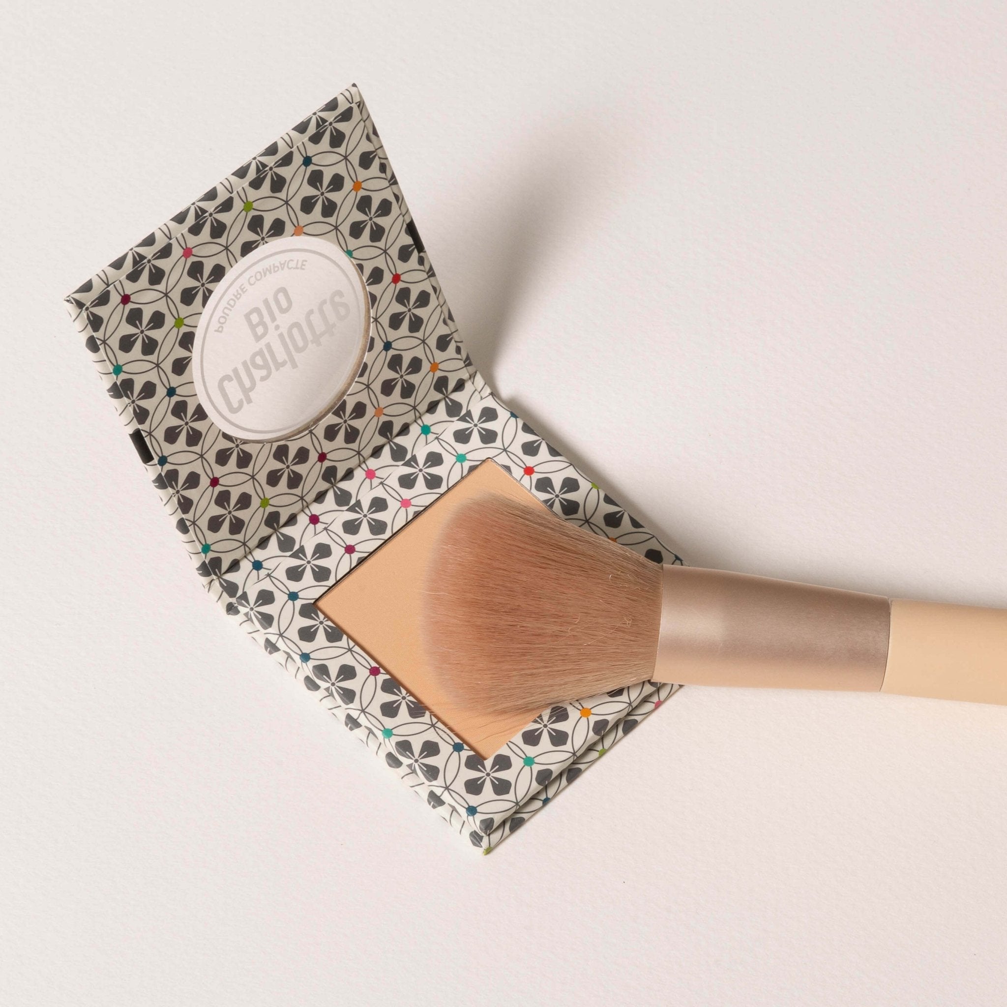 charlotte-bio-pinceau-poudre-compacte-poils-doux-visage image 2