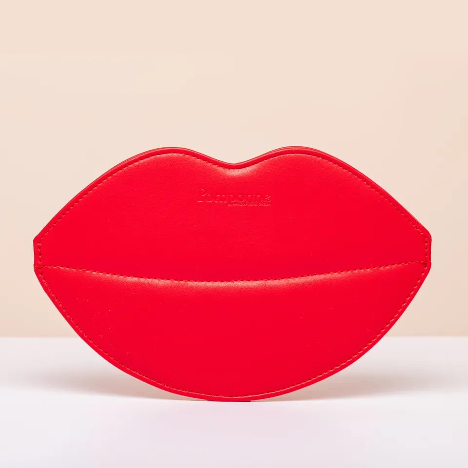 pomponne-la-pochette-bouche-pomponne-pochette-glamour-bouche-rouge image 1